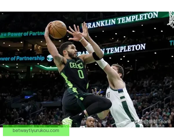 塔图姆复出三节豪取23分11板9助力球队保持11胜2负 塔图姆复出三节豪取23分11板9助力球队保持11胜2负