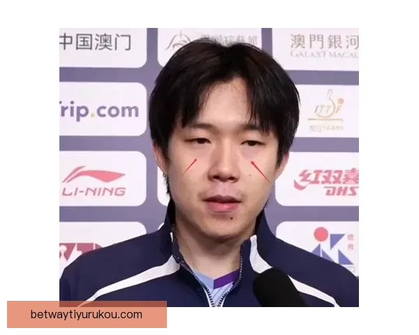 师娘落泪心疼刘国正妻子哽咽王楚钦独背国旗前行这一幕太揪心至极 师娘落泪心疼刘国正妻子哽咽王楚钦独背国旗前行这一幕太揪心至极